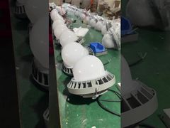 高い明るさの高い湾ライト アルミニウム強化ガラス 50w 100w 150w は防爆ライトを導きました