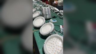 IP65 防水省エネ LED 防爆ライト 50W-300W 危険場所のデモを見る