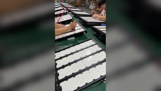 見る: アルミニウム構造 LED ライト - 屋外で長持ちするように作られたショーケース