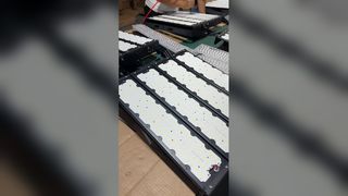 耐久性のある LED ハイマスト ライト 30°-90° ビーム角度スポーツ バスケットボール コート スタジアム