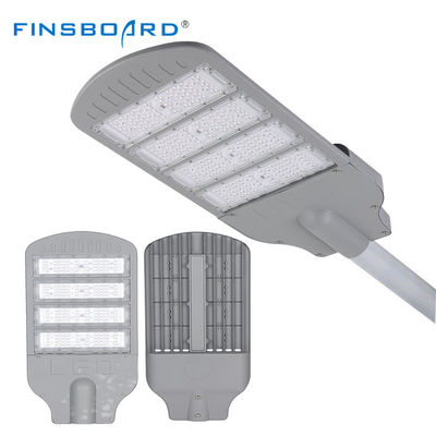 IP65 保護 高性能 LED 屋外路灯 調整可能なブレーケット設計